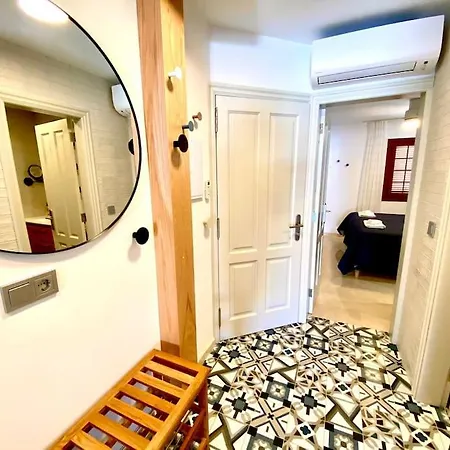 Stylish & Modern 1 Bedroom On Frontline Of Playa Del Duque Apartmán