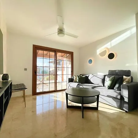 Stylish & Modern 1 Bedroom On Frontline Of Playa Del Duque * アデヘ