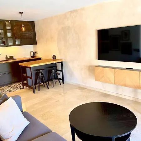 Stylish & Modern 1 Bedroom On Frontline Of Playa Del Duque * أذيخي